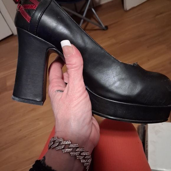 Hot Topic Black Platform Shoes with Red Accents - Picture 4 of 16